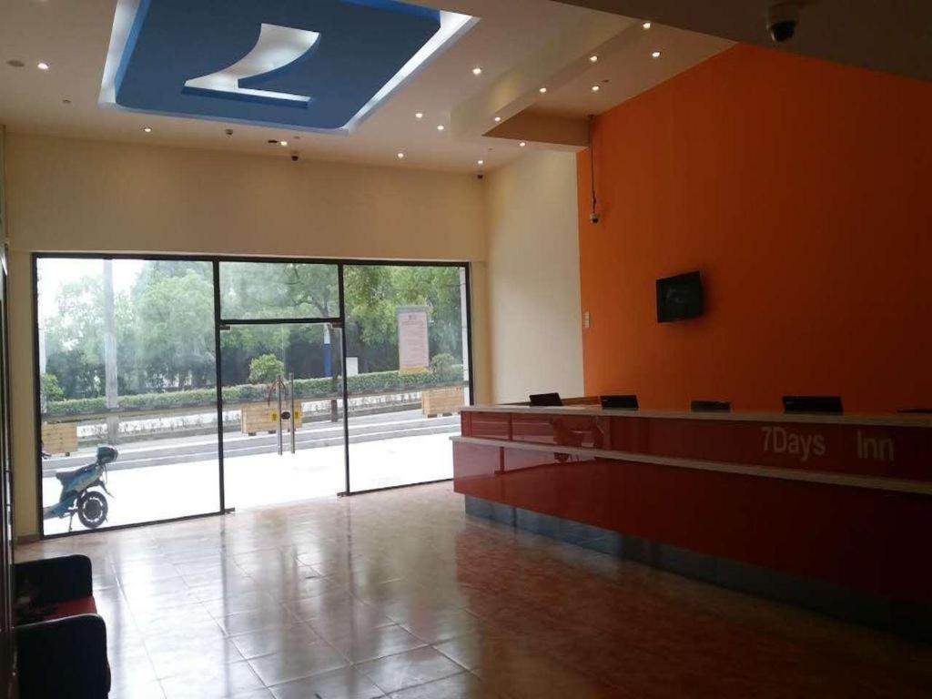 7 Days Inn Shanghai Minhang Dongchuan Road Jiaotong University Екстер'єр фото
